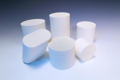 China Witte Alumina Ceramische Substraatronde voor Selectieve Katalytische Vermindering Te koop