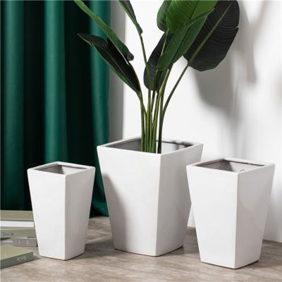 China De minimalistische van de het huisdeur van het stijlhotel van de de tuinvloer decoratieve potten van de de planters lange grote ceramische bloem voor installatie Te koop