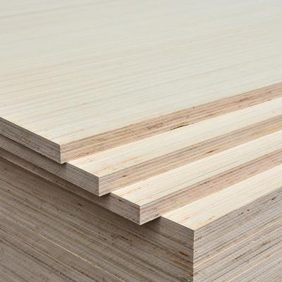 China Three Quarter Inch Encalyptus Plywood Flat Film Faced Plywood 8x4 with Moisture 6%-8% for sale