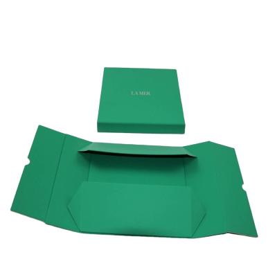 China Hot Sale Recyclable Flat Green Eco-friendly Cardboard Folding Art Closure Gift Customized Magnetic Paper Box For Shoes Garment Packaging for sale