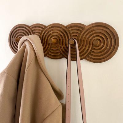 China Handgemaakte Mid Century Modern Walnut Coat Rack voor jassen Hoeden en tassen in de woonkamer Te koop