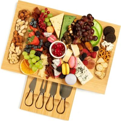 China Auswahl Custom 4 Edelstahl Messer Dicke Holz Server Holz Bambus Charcuterie Board zu verkaufen