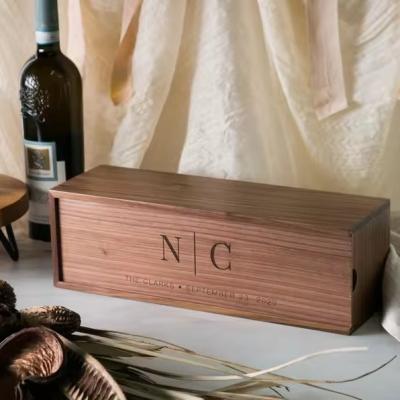 Chine Une boîte de vin en bois de noyer exquise Boîte en bois pour cadeau de mariage à vendre