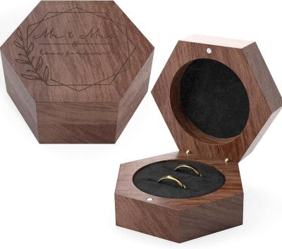 China Massief hout Custom 2 Slots Gift Packaging Met Logo Houten Ring Box voor Verlovingsring Te koop