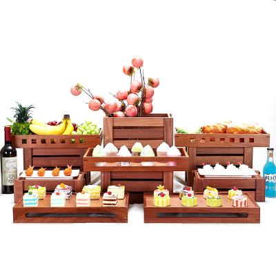 China Logotipo personalizable aceptable 3 niveles de madera tarta de frutas de exhibición para postre en venta