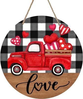 China Add Love to Your Home Farmhouse Red Truck Hearts Wood Door Hanger for Valentine's Day for sale