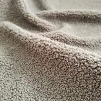 China Custom Made 100% Eco-friendly Stretch Polyester 280gsm Stretch Knit Pellet Lamb Fleece Fabric Roll For Winter Coat for sale