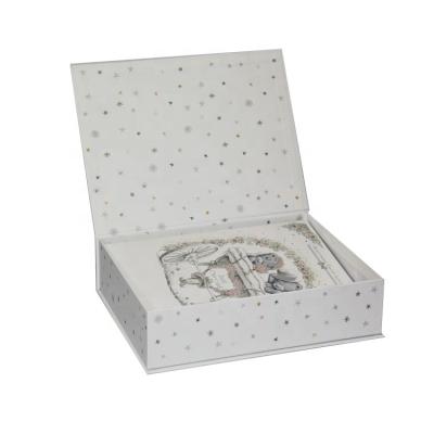 China Recycled Materials Lid Magnetic Box With Magnetic Fin Gift Box With Logo Printed Packaging Paper Box For Candle for sale