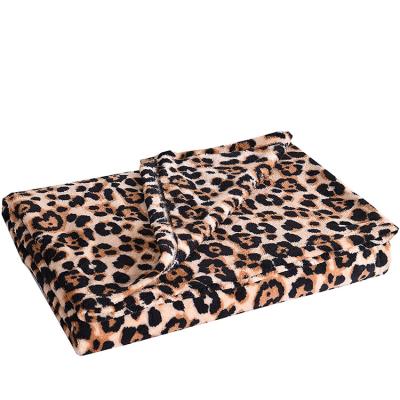 China Antistatic Promotional Leopard Print Flannel Lightweight 100% Polyester Blanket for sale