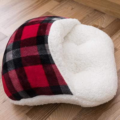 China Classic Red Sherpa Plaid Two Feet Warm Indoor Home Slipper for sale