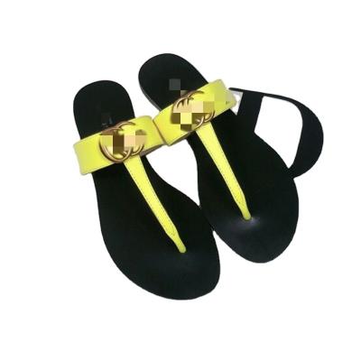 China Fashion Hot Sale Leather G Flat Bottom Casual Luxury Slippers Cut Foot Flip Flops Clip Toe Women Sandals for sale