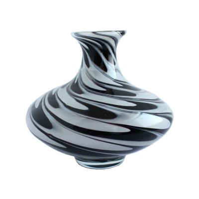 China Full Handmade Chinese Tabletop Glass Vase For Home Decoration for sale