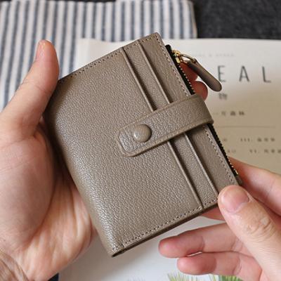 China Fashion High Quality Easy Carry Luxury Leather Vaccine Gift Voucher Card Holder For Men And Women for sale