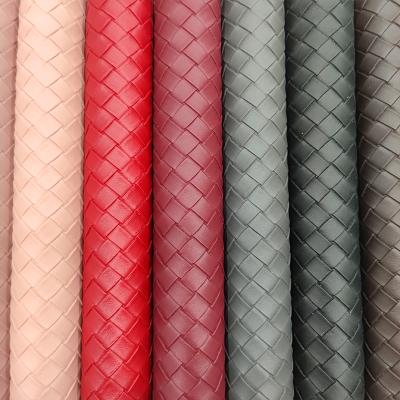 China Modern Embossing Anti-Mildew Straw Mat Grain Artificial Natural Leather Stock Lot For Bag for sale