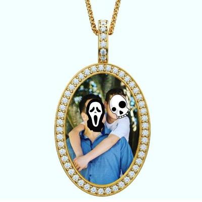 China Fashionable Custom Hip Hop 18k Gold CZ Diamond Paved Oval Picture Frame Pendant for sale