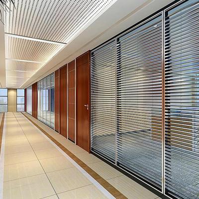 China 90mm modern aluminum framed conference room glass partition office removable soundproof partition wall with blinds for sale