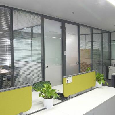 China Modern Office Space Partition Functional Partition Wall Sound Proof Partion Wall Designs Glass Panel System for sale