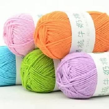 China Dimuni OEM Anti-Static Milk Eco-friendly Cotton Yarn 4ply 50g Crochet Fancy Thread Hand Knitting Yarn for sale