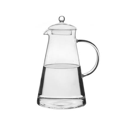 China Sustainable Family Drinking No Lead Glass Water Jug Handblown Glass Pot Heat Resistant Carafe With Glass Lid for sale