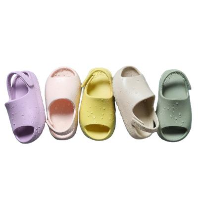 China Round Kids Coconut Sandals Girls Summer Shoes Parent-child Soft-soled Baby Boys Beach Slides Kids Yeezy Slipper for sale