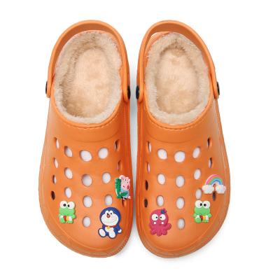 China Wholesale Custom Thermal Logo Sandals Women With Fur Clog Shoes Women's Garden Warm Shoes Fur Clogs Ladies Winter Hairy Slippers for sale