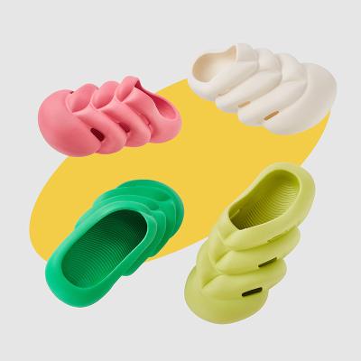 China 2022 Trend Fashion Green Stylish Breathable Slippers Soft EVA Men Slides Non-Slip Bubble Flip Flop Slippers For Women Bone Unisex Slides for sale