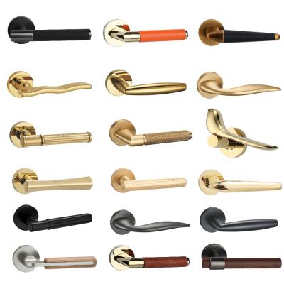 China Safety Wooden Bedroom Silver Gold House Door Handle Interior Design Door Locks en venta