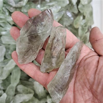 China Wholesale Raw Natural Crystal Therapy Stones Europe Rock Quartz Crystal Green Rough Ore for sale