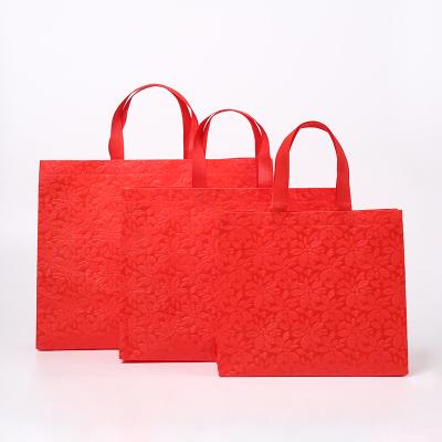 China 2021 hot sale red nonwoven fabric bags with logos shopping bag for sale