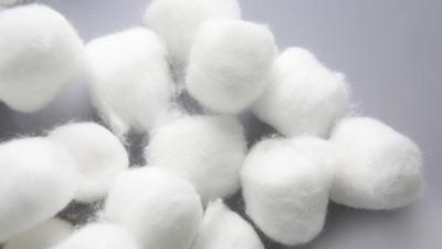 China Alcohol Synthetic Jumbo Cotton Balls , Bulk Jumbo Cotton Balls Packet Practical for sale