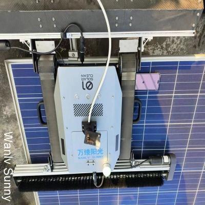 中国 物理清掃 太陽光発電所の乾燥または水清掃用太陽光パネル清掃機 販売のため