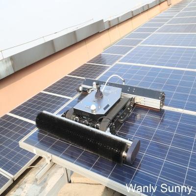 China Robô de limpeza de painéis solares de bateria de lítio para sistemas de tensão operacional de 24 V à venda