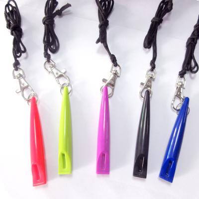 China 2021 Sustainable High Tone Plastic Dog Whistles High Quality Dog Training Whistle With Lanyard for sale