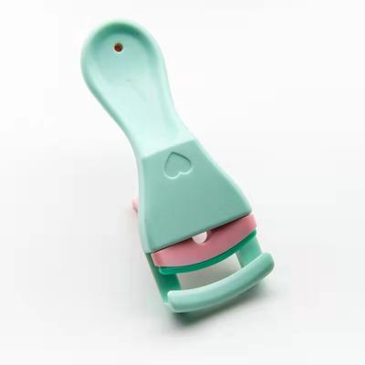 China Hot Selling Manual Control Manual Sliding Pink Green Blue ABS Plastic Eyelash Curler Tools for sale