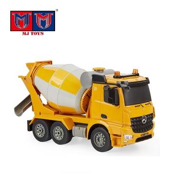 China RC Model 4WD 1:20 Scale Licensed Simulation Engineering Concrete Mixer Truck Kids Car Radio Remote Control Toys for sale