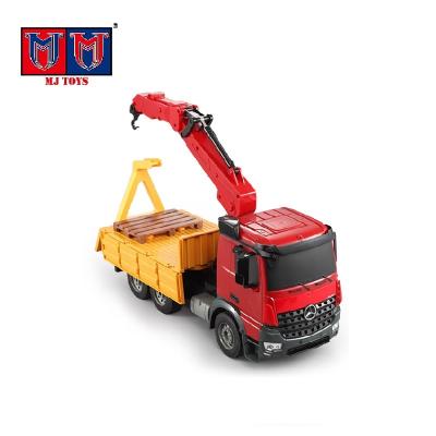 China 1:20 Scale RC Model Engineering Collectible RC Crane Truck Licensed With Accessories for sale