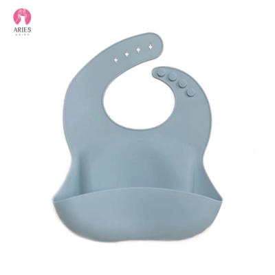 China Viable Baby Drip Silicone Bibs Sets WWD01-02 Wholesale Food Grade Silicone Baby Bib BPA Free Waterproof Pig For Babies Custom for sale