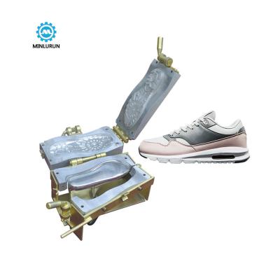 Cina Yingrun PU Shoes DIP Mold Maker Making Safety Shoe Mould Molding Shoes For PU Footwear Machine in vendita