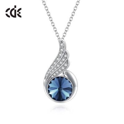 China FASHIONABLE Girl Jewelry Carved Gem Stone Crystal Stone Necklace Pendants Wholesale for sale