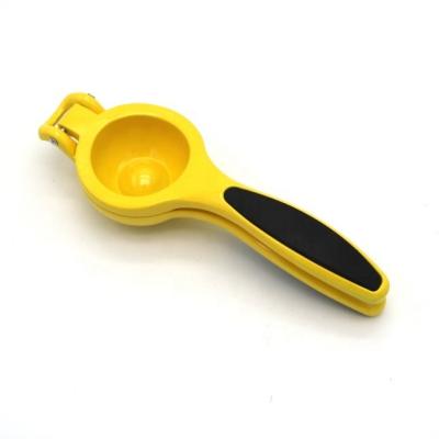 China Viable Yellow Aluminum Citrus Lime Manual Color Amazon Citrus Squeezer Orange Juicer Squeezer with Non-slip TPR Handle for sale