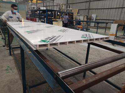 China Fireproof MGO Sandwich Wall Panel For Hospital Ridge Quality MGO Sandwich Panel Manufacturer for sale