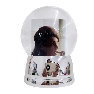 China Europe 2021 new gift plastic snow globe with photo insert photo frame snow globe dome for sale