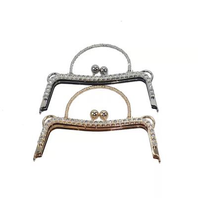 China Newest Classic Design Metal Frame Evening Clutch Bag Clutch With Crystal Accessories Purse Kiss Frame for sale