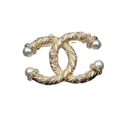 China European and American Style Pretty Elegant Women's Letter C Brooch With Zircon Crystal Pearl Pin Quality Brooch All-match Clothing Access For Ladies Wholesale for sale