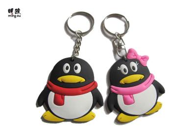 China Van het Karakterkeychains van het pinguïn vult de Mooie Beeldverhaal 3D Kleur Embleem voor Paar Te koop