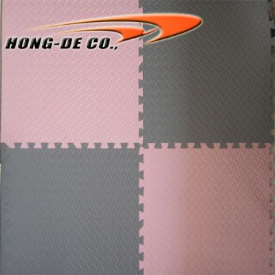 Cina pavimentazione insonorizzata della palestra della riva C di grado di 30*30cm Eva Interlocking Foam Mat 33-38 in vendita