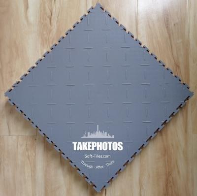 China Interlocking Vinyl Floor Tile 500*500mm Checker Plate Surface for sale