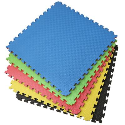 China Piso suave Eva Interlocking Foam Mat del entrenamiento del garaje del rompecabezas del modelo de T en venta