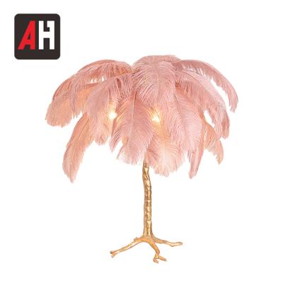 China Wholesale Modern Creative Home Decoration Retro Copper Natural Feather Table Lamp for sale