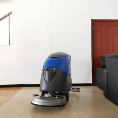 China Efficient Floor Cleaning With Single Driver Blue FNE-D550 Floor Scrubber Robust Battery, 550mm Brush Disc Diameter for sale